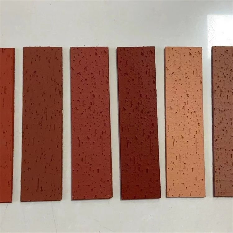 굽힐 수 있는 점토 벽 타일 다재다능한 디자인 솔루션 다양한 크기 곡선 벽에 적합