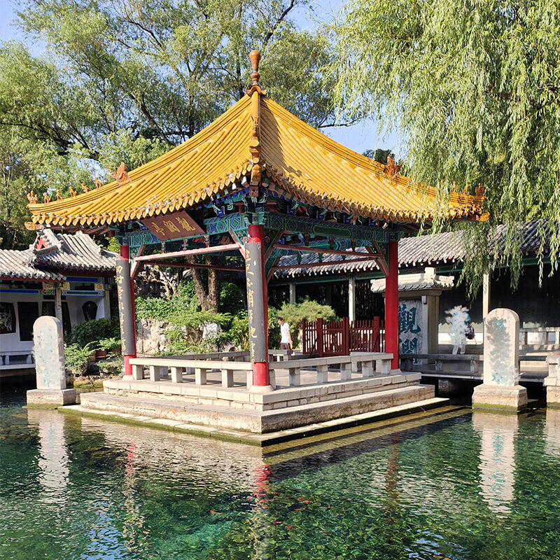 전통 중국식 유리 타일 천연 빛나는 지붕 타일 정원 풍경 건축 사원 파빌리온 차하우스 문화 문화 센터