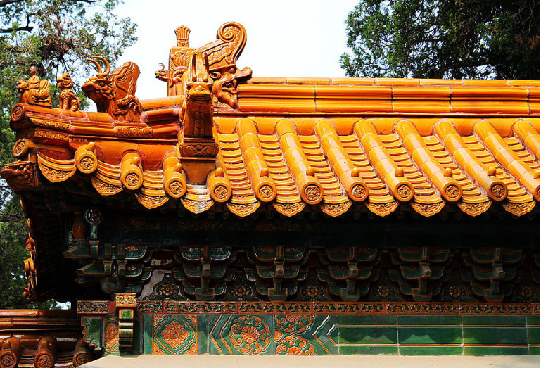 전통적 손으로 제작된 점토 기와는 중국 불교 세라믹을 지붕널로 입니다